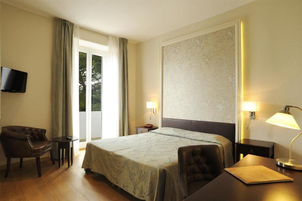 Hotel Mediterranee Genoa Exterior photo