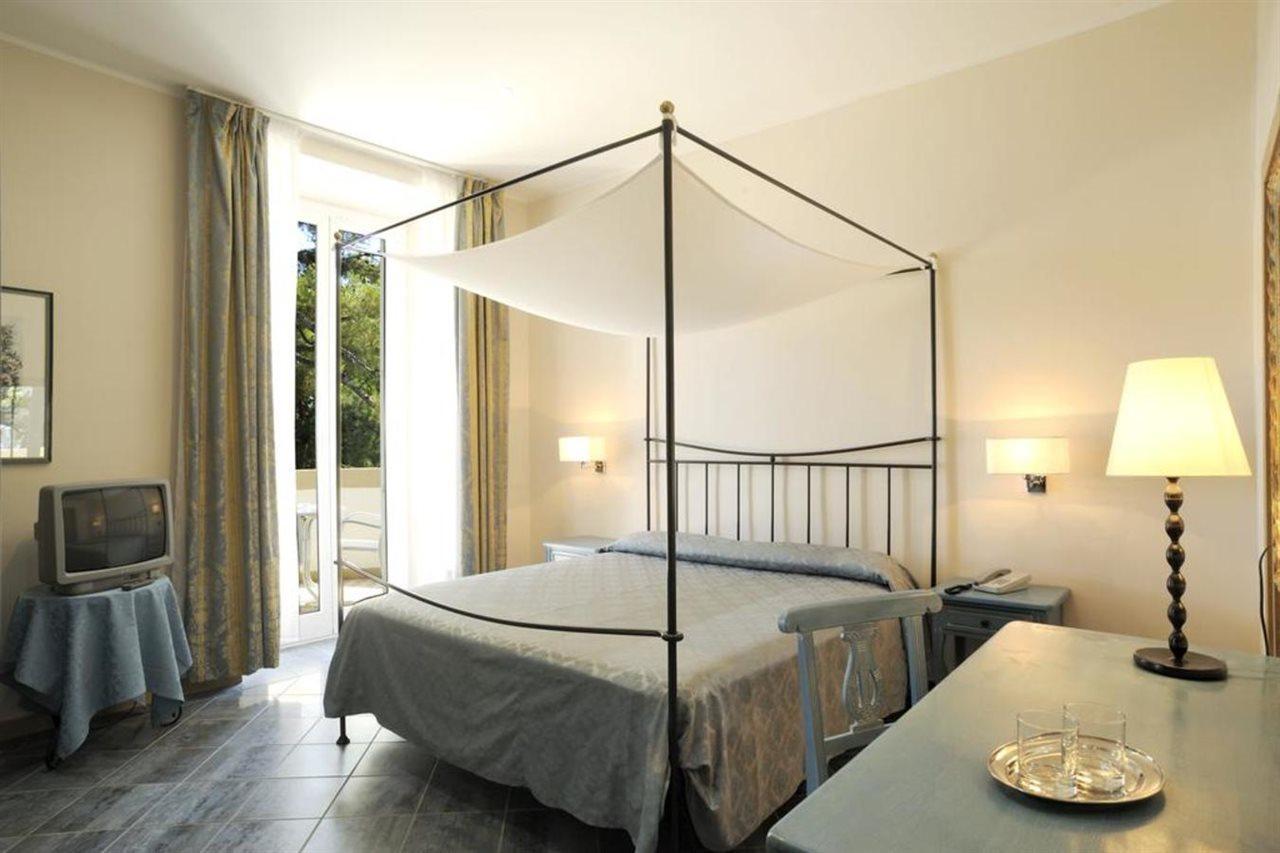 Hotel Mediterranee Genoa Exterior photo