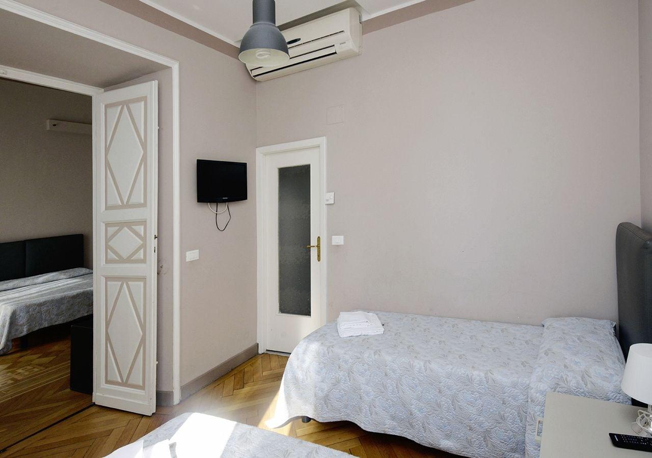 Hotel Mediterranee Genoa Exterior photo